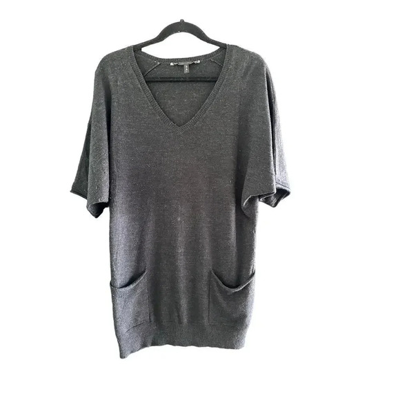 BCBGMAXAZRIA Women's Gray Short Sleeve V-Neck 2 Pocket Sweater Size M - Picture 1 of 6